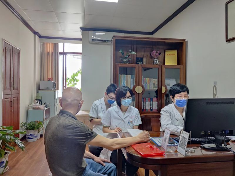 工作室负责人龙丹副主任医师跟诊学习