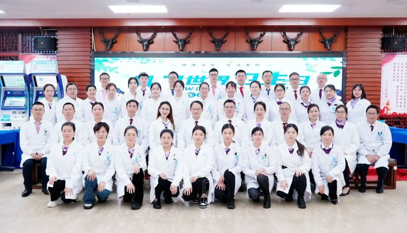医学检验科集体照.jpg