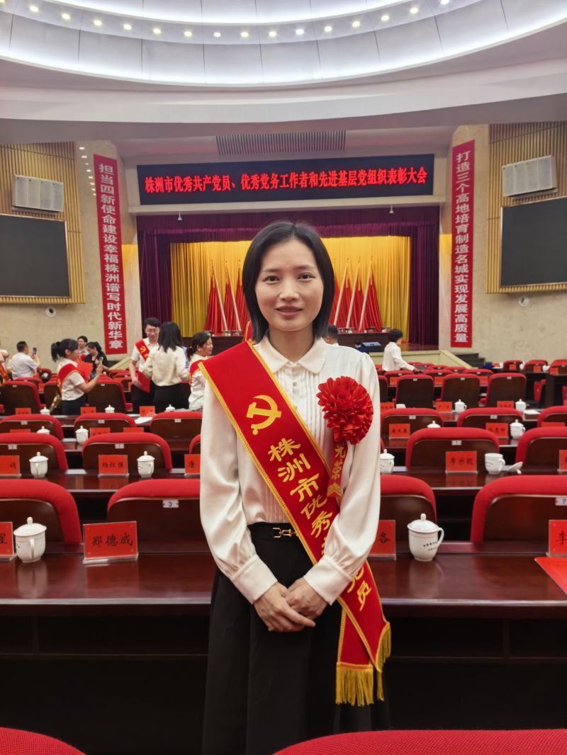 我院李芳护士长荣获“株洲市优秀共产党员”称号